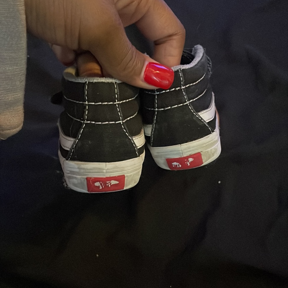 Toddlers black bubblegum bottom high top vans size 5 hood condition - Picture 4 of 4